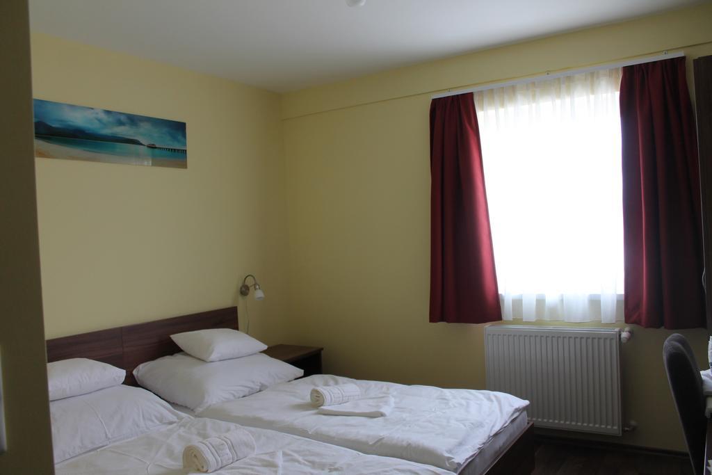 Potkerek Motel Győr Zimmer foto