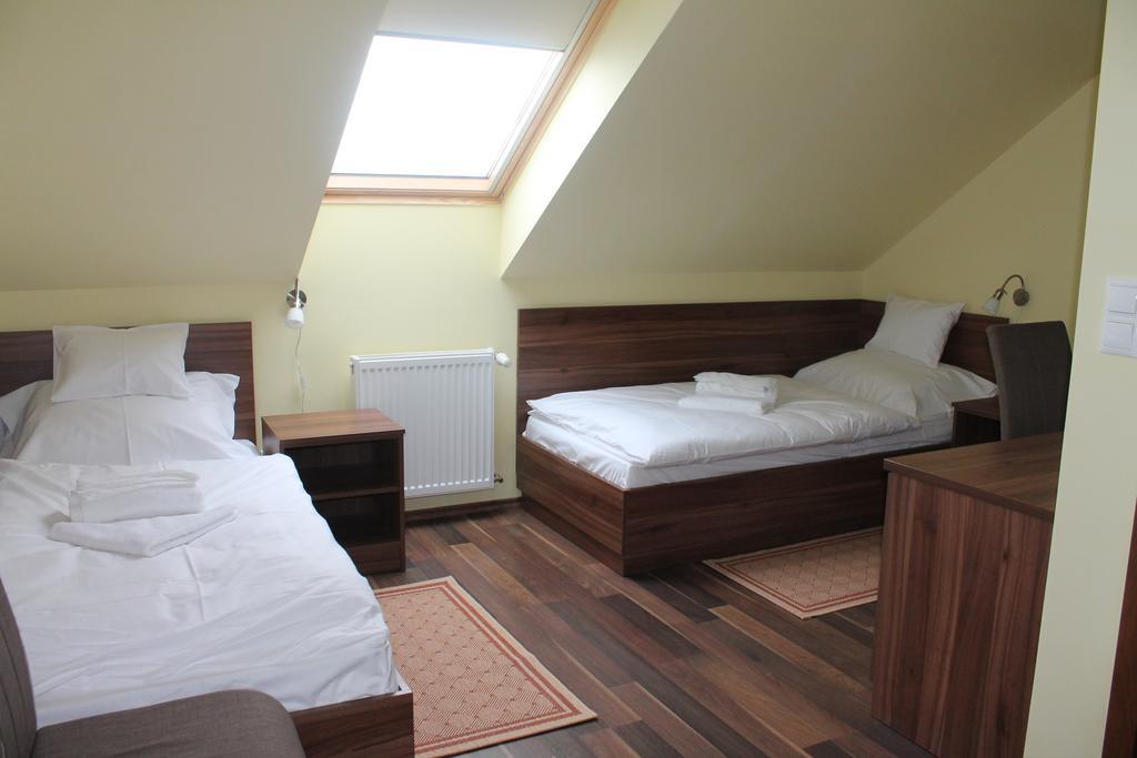 Potkerek Motel Győr Zimmer foto